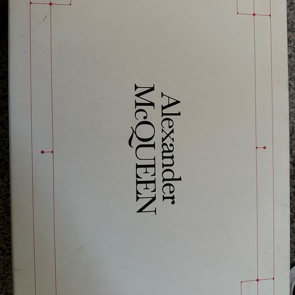 Alexander McQueen - Picture 1 of 6